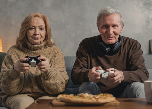 2_Older Calgary couple gaming